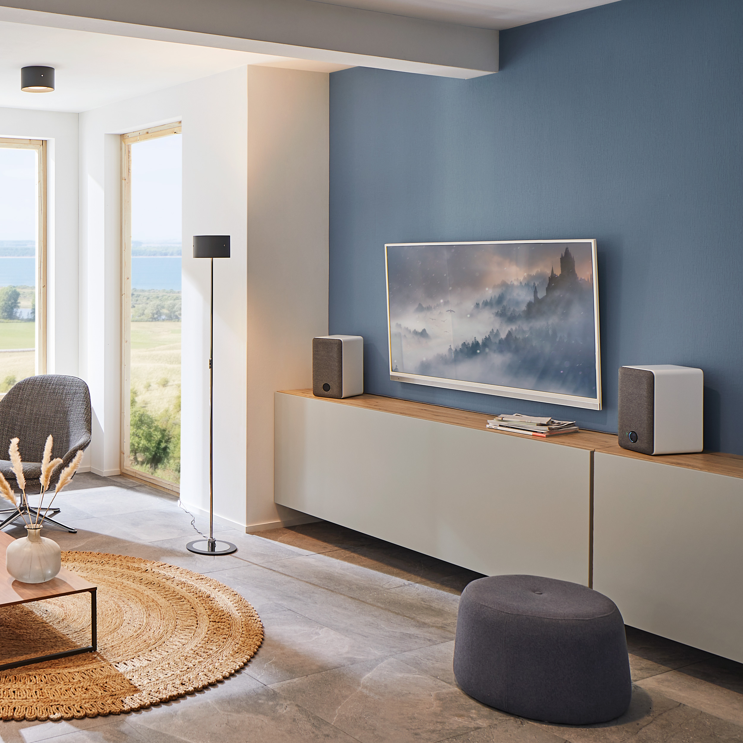 nuPro SP-200 weiß nuPro SP-200 weiß mit Blende auf Sideboard Ambiente