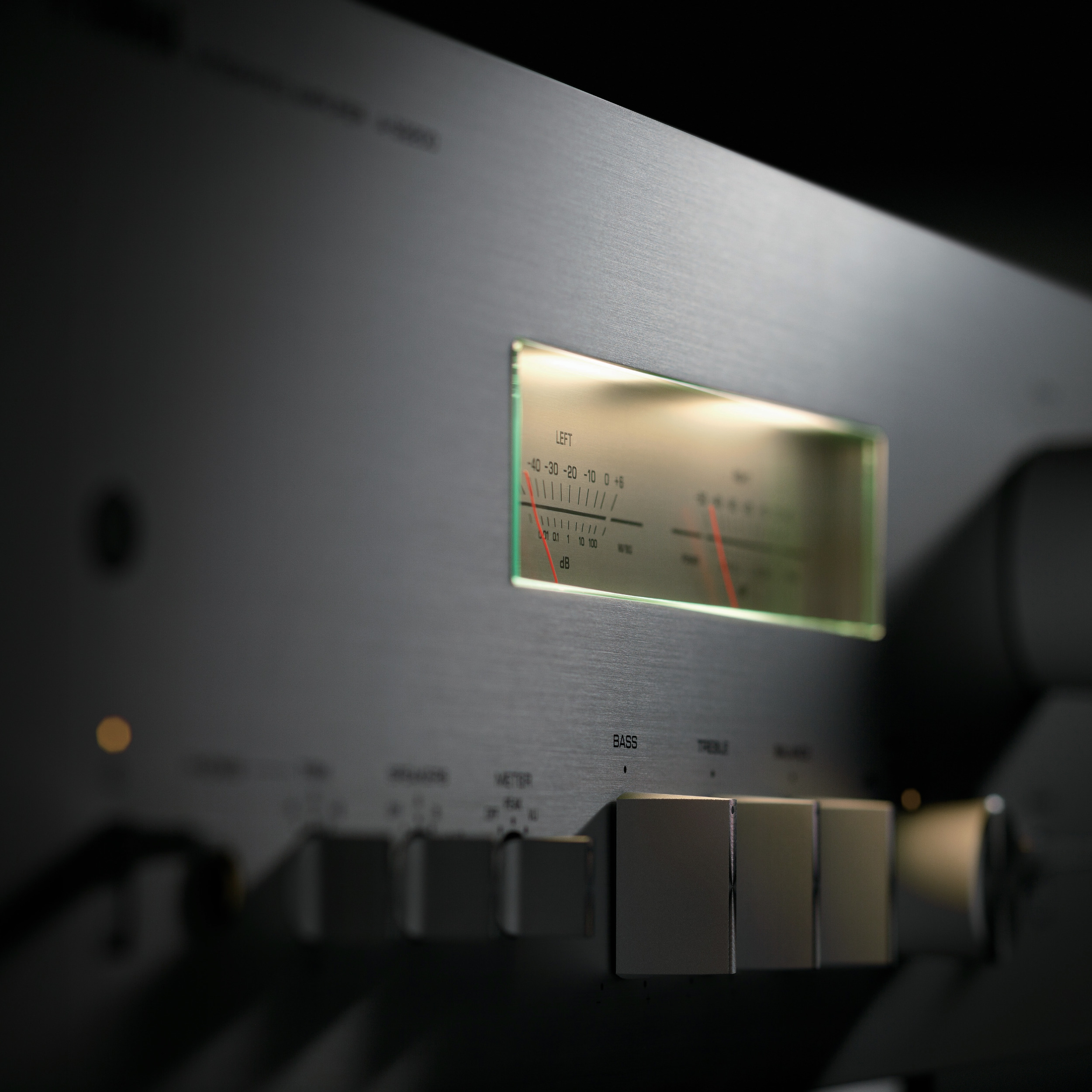 Yamaha Stereo Verstärker A-S2200 Detail Vorderseite Yamaha Stereo Verstärker A-S2200 Detail Vorderseite