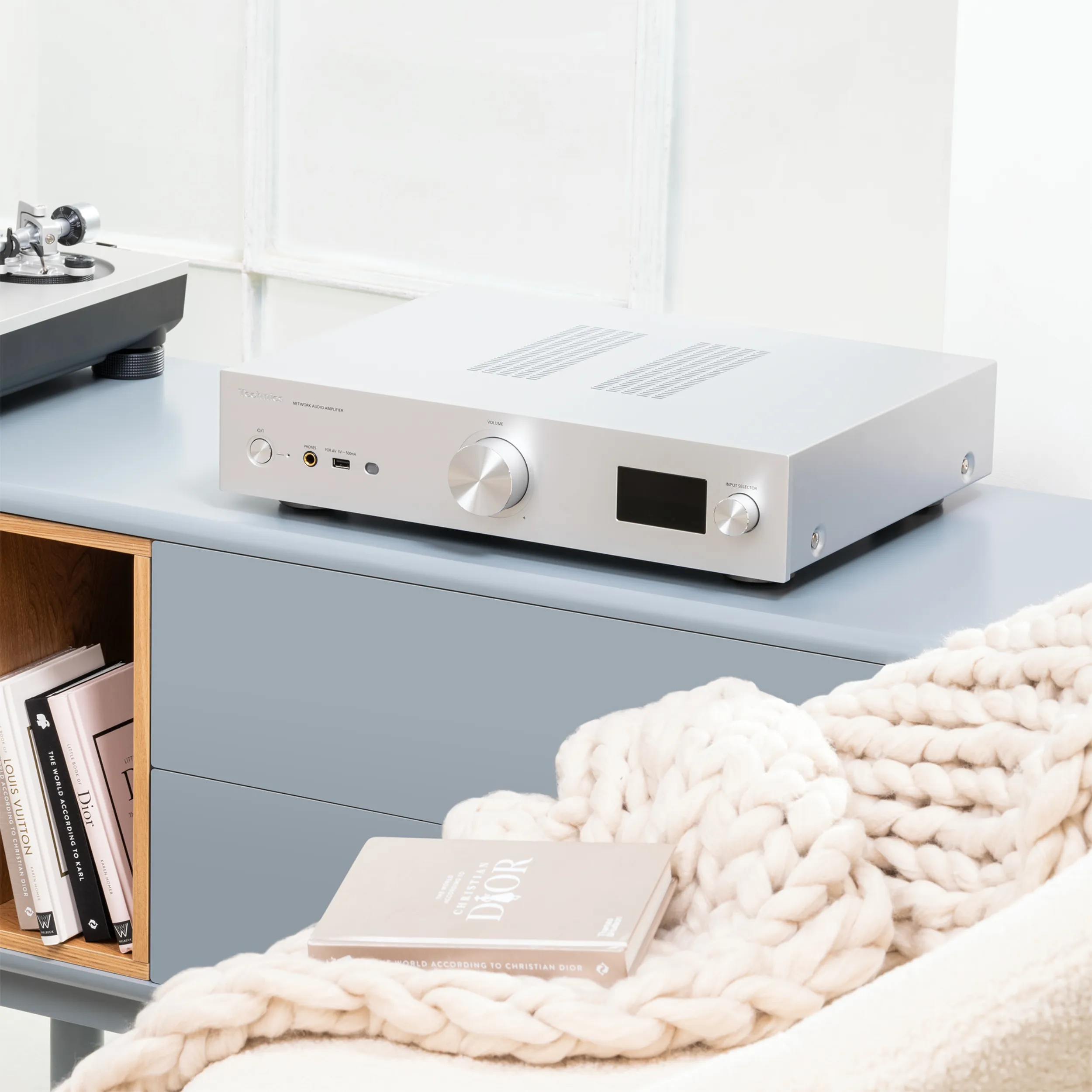 Technics SU-GX70EG Silver Technics SU-GX70EG Silver Ambience Technics SU-GX70EG Silver Technics SU-GX70EG Silver Ambience