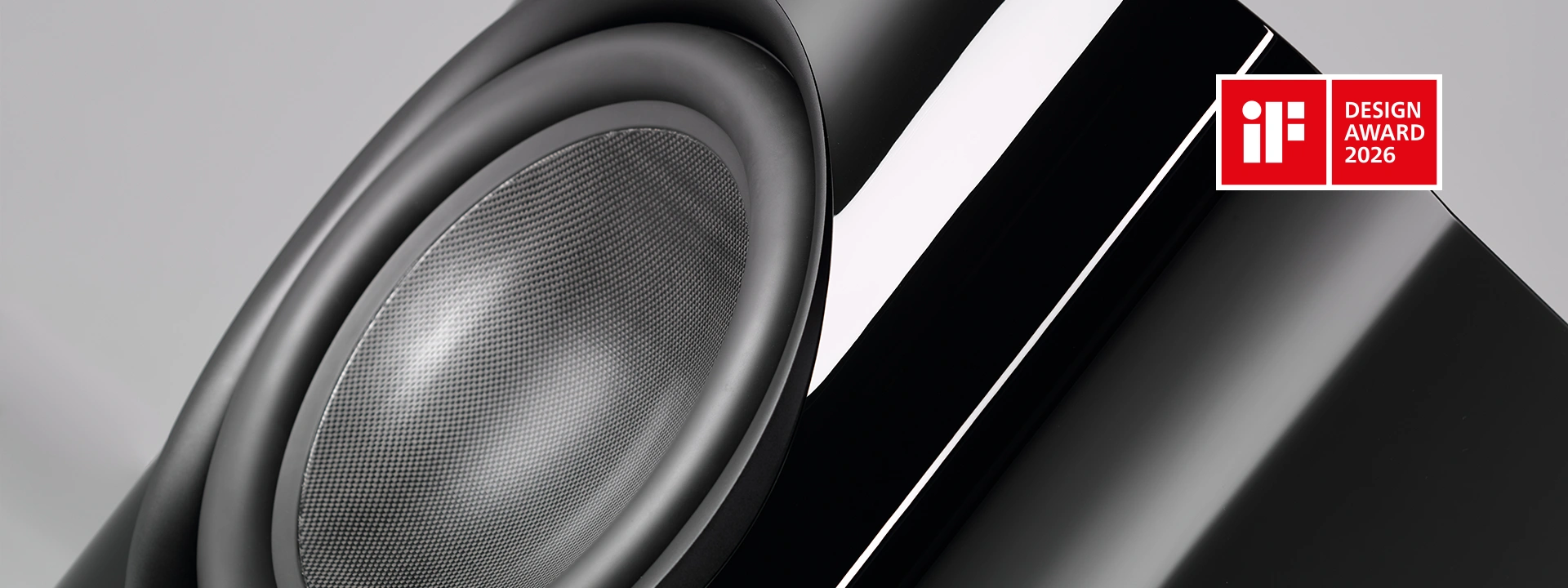 nuVero nova 1w Schwarz Tieftöner in Ambiente mit iF Design Award Auszeichnung