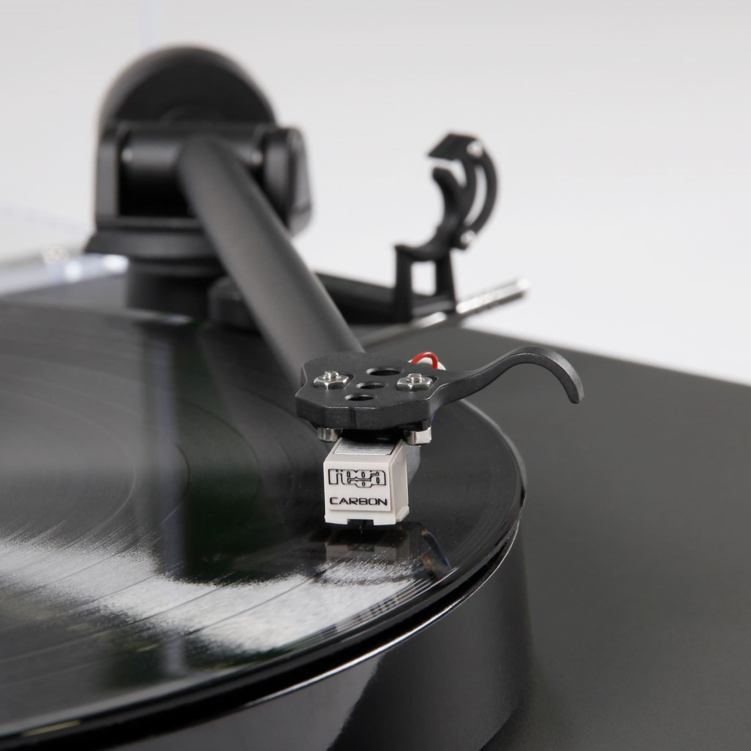 Rega Plattenspieler Planar 1 in Schwarz Detail Rega Plattenspieler Planar 1 in Schwarz Detail