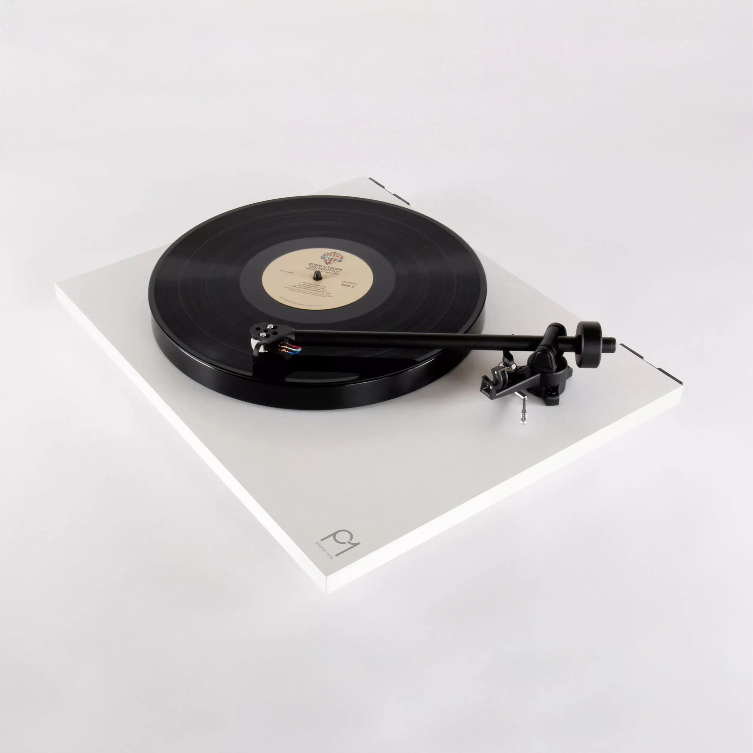 Rega Plattenspieler Planar 1 Eckansicht