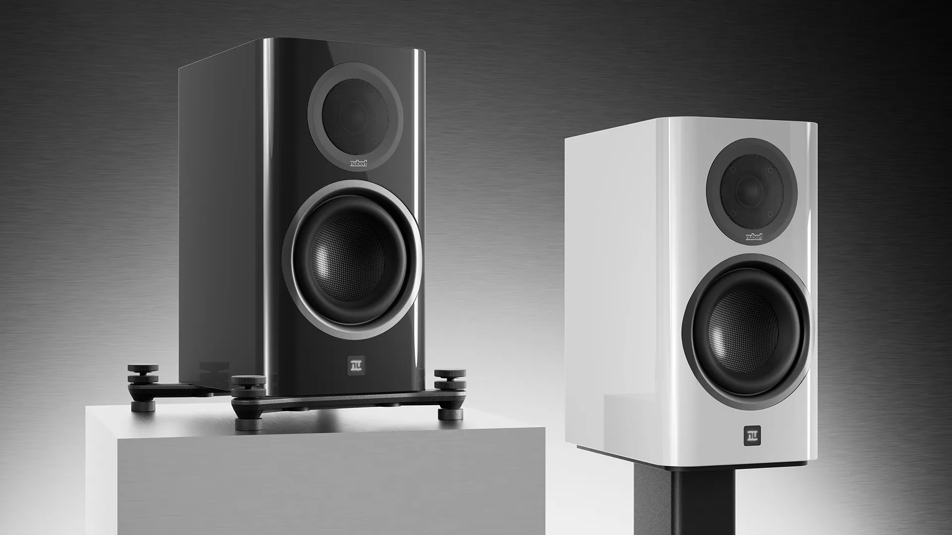 nuZeo 3 white and black