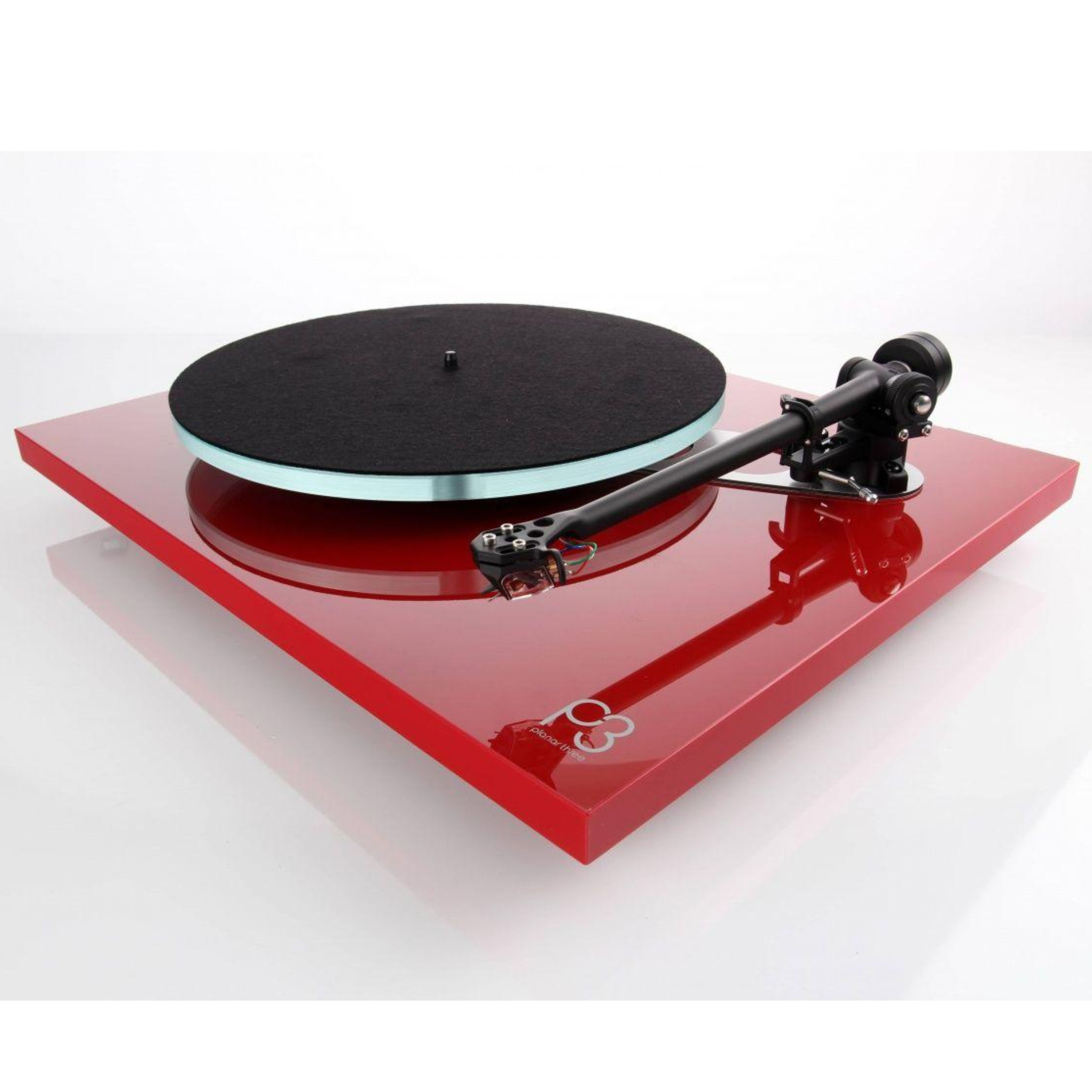 Rega Plattenspieler Planar 3 in Rot Vorderseite gedreht Rega Plattenspieler Planar 3 in Rot Vorderseite gedreht
