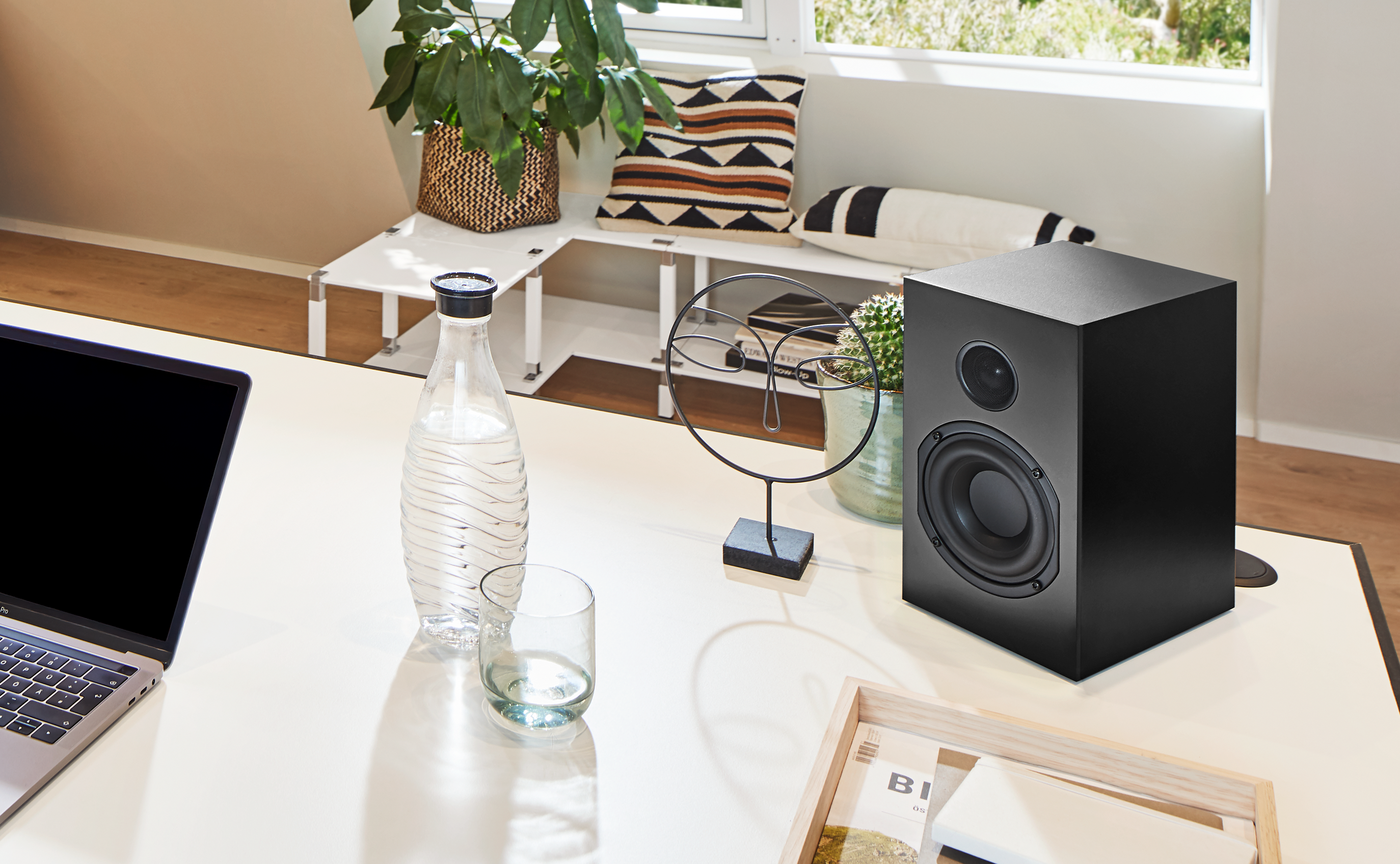 nuBoxx A-125 pro in schwarz Ambiente