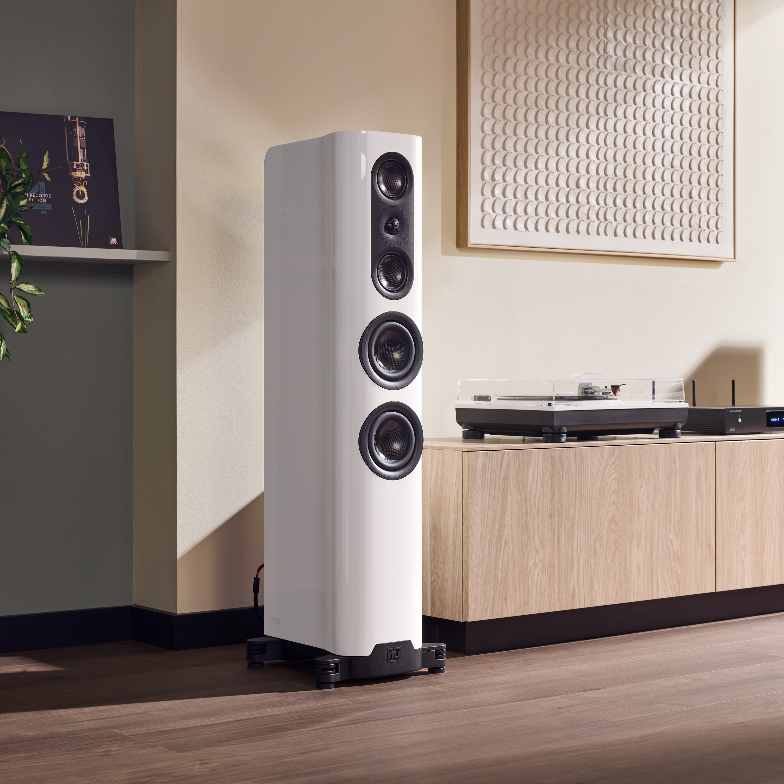 nuVero nova 12 in weiß einzeln in Wohnraum Ambiente