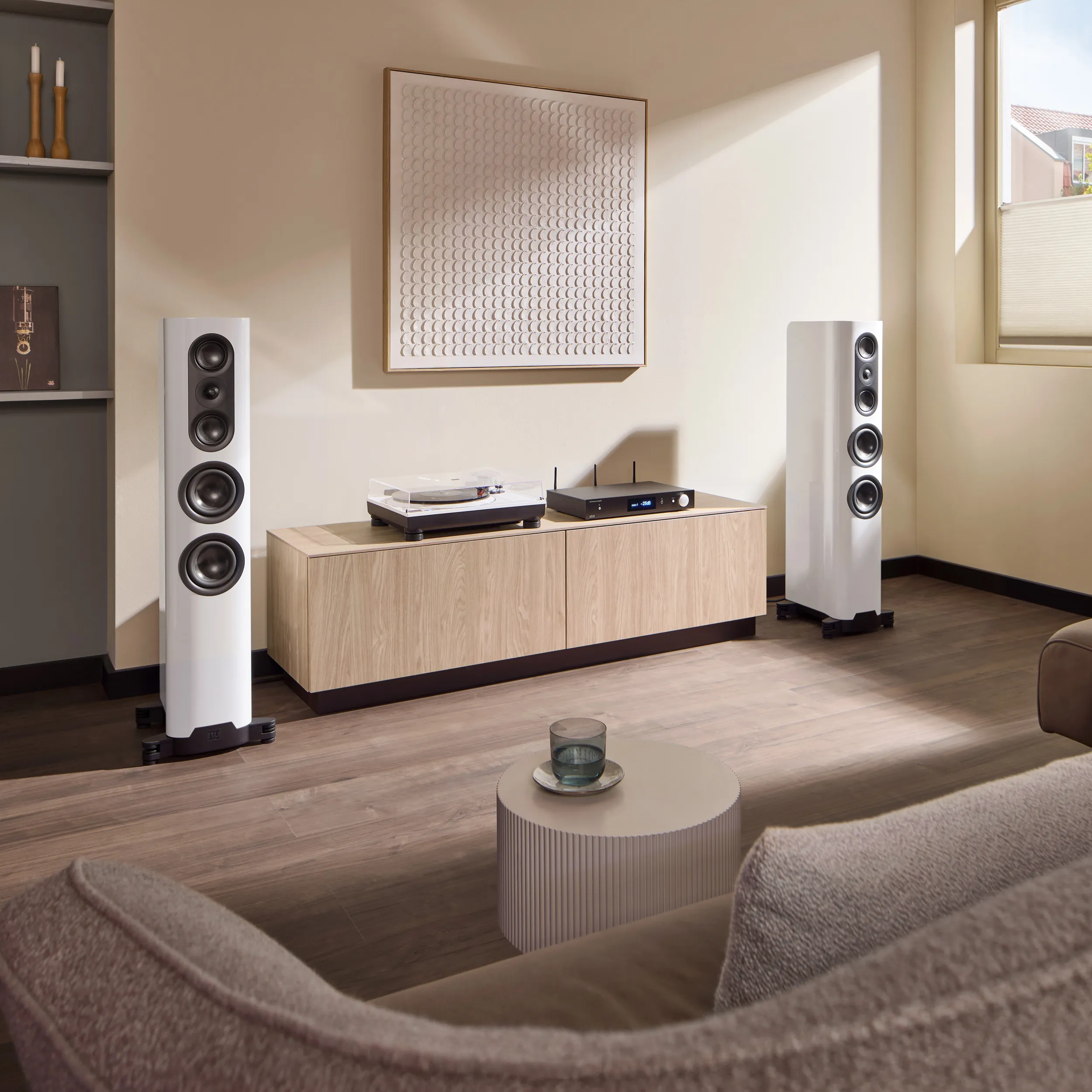 nuVero nova 12 in weiß in Wohnraum Ambiente