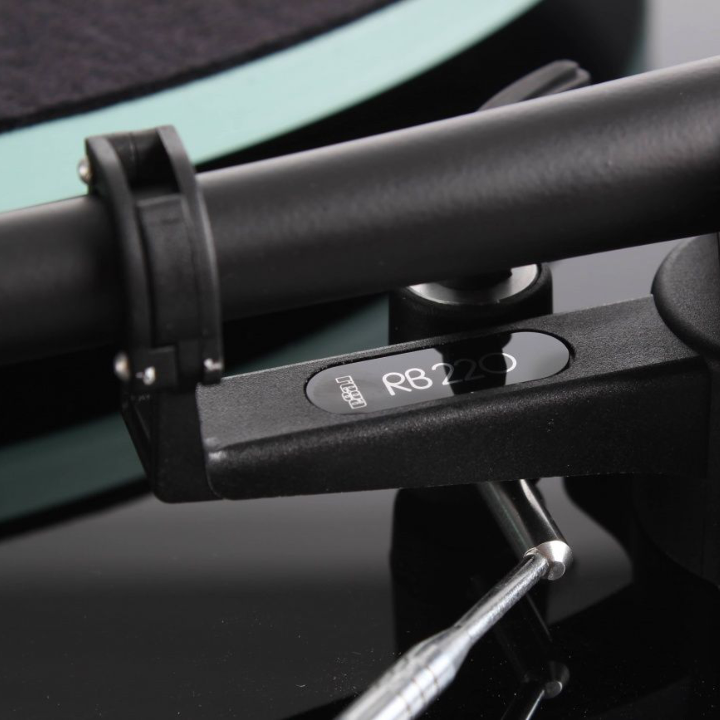 Rega Plattenspieler Planar 2 in Schwarz Detailbild Rega Plattenspieler Planar 2 in Schwarz Detailbild