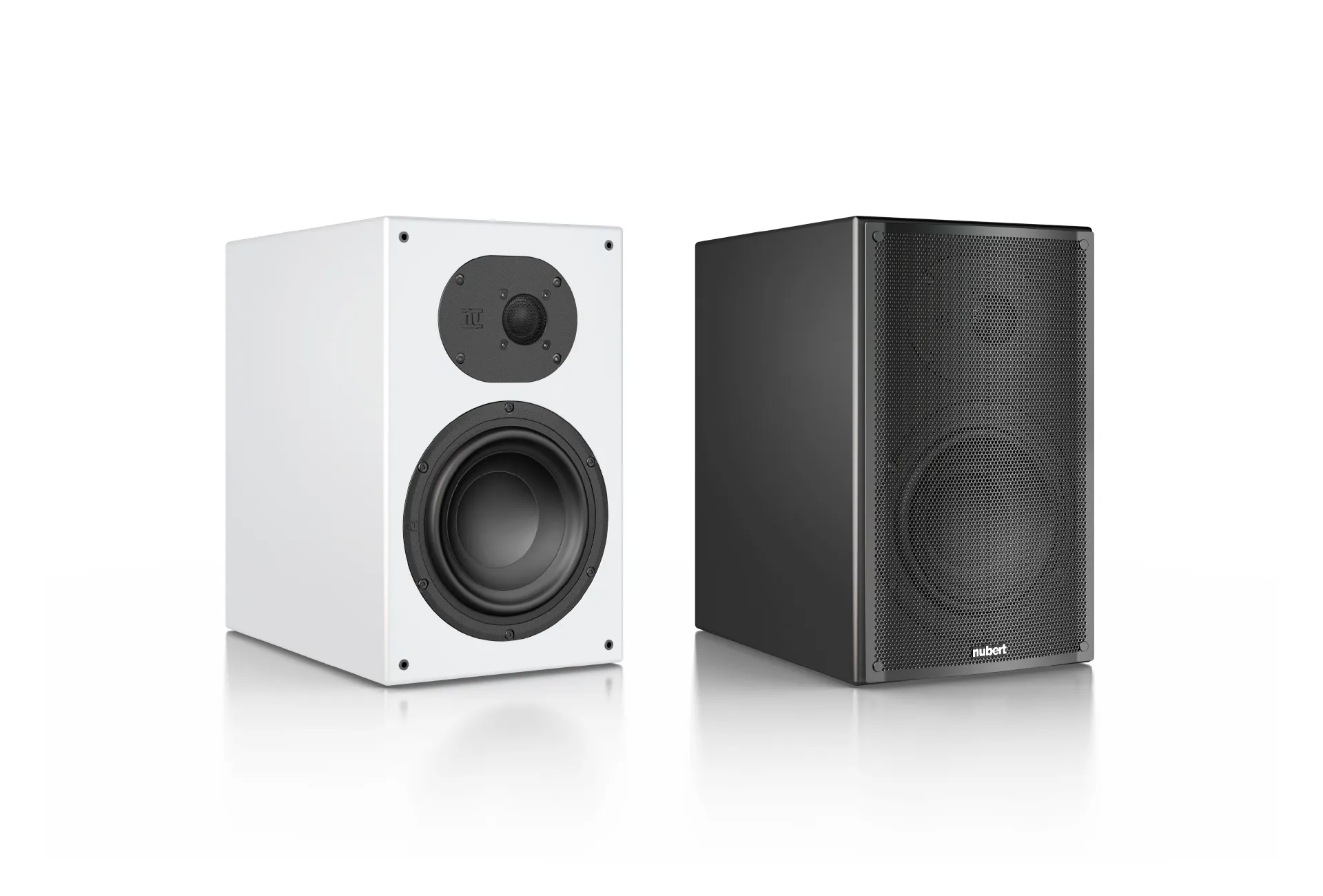 nuLine 34 in Schwarz und Weiß