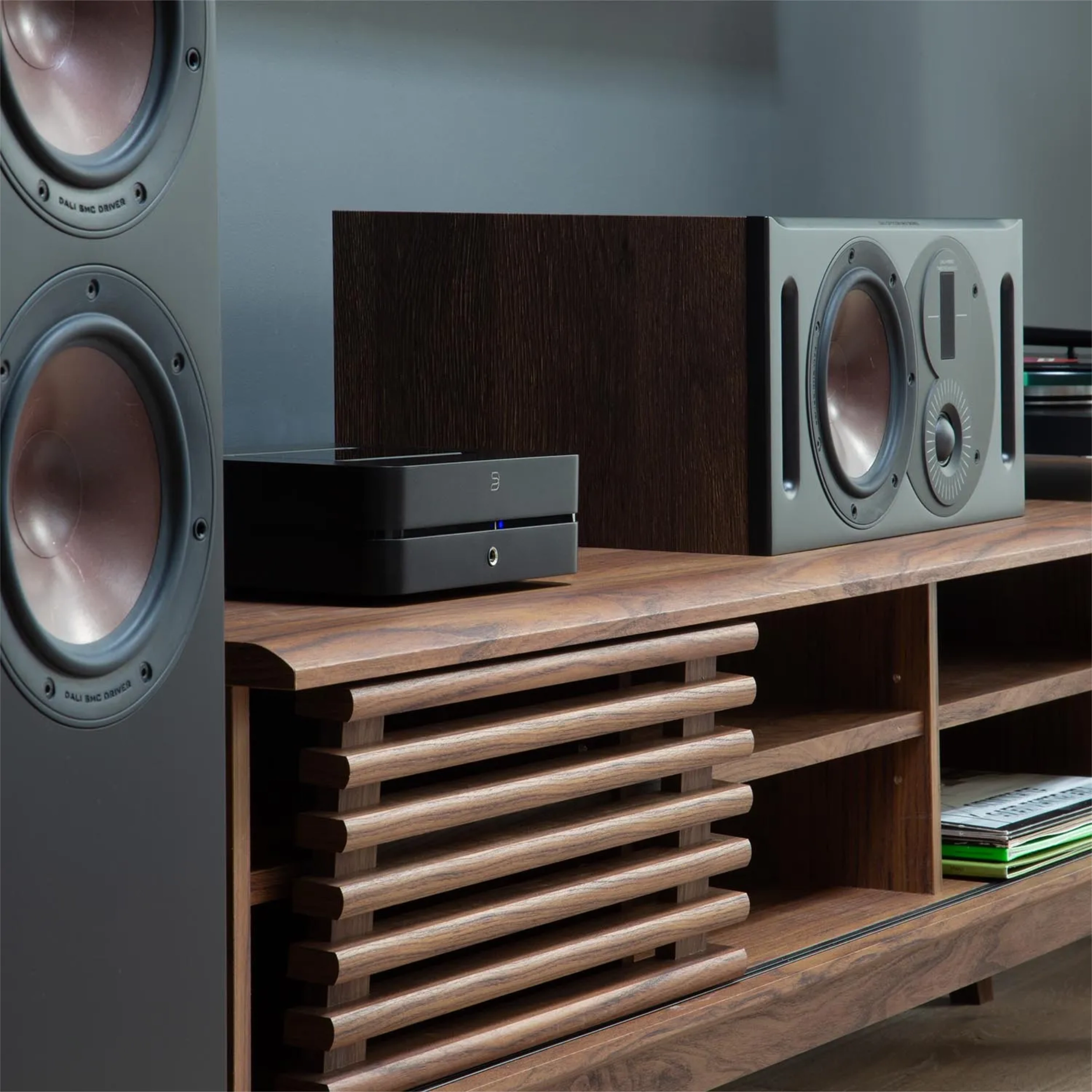 Bluesound Powernode N331 Schwarz Ambiente