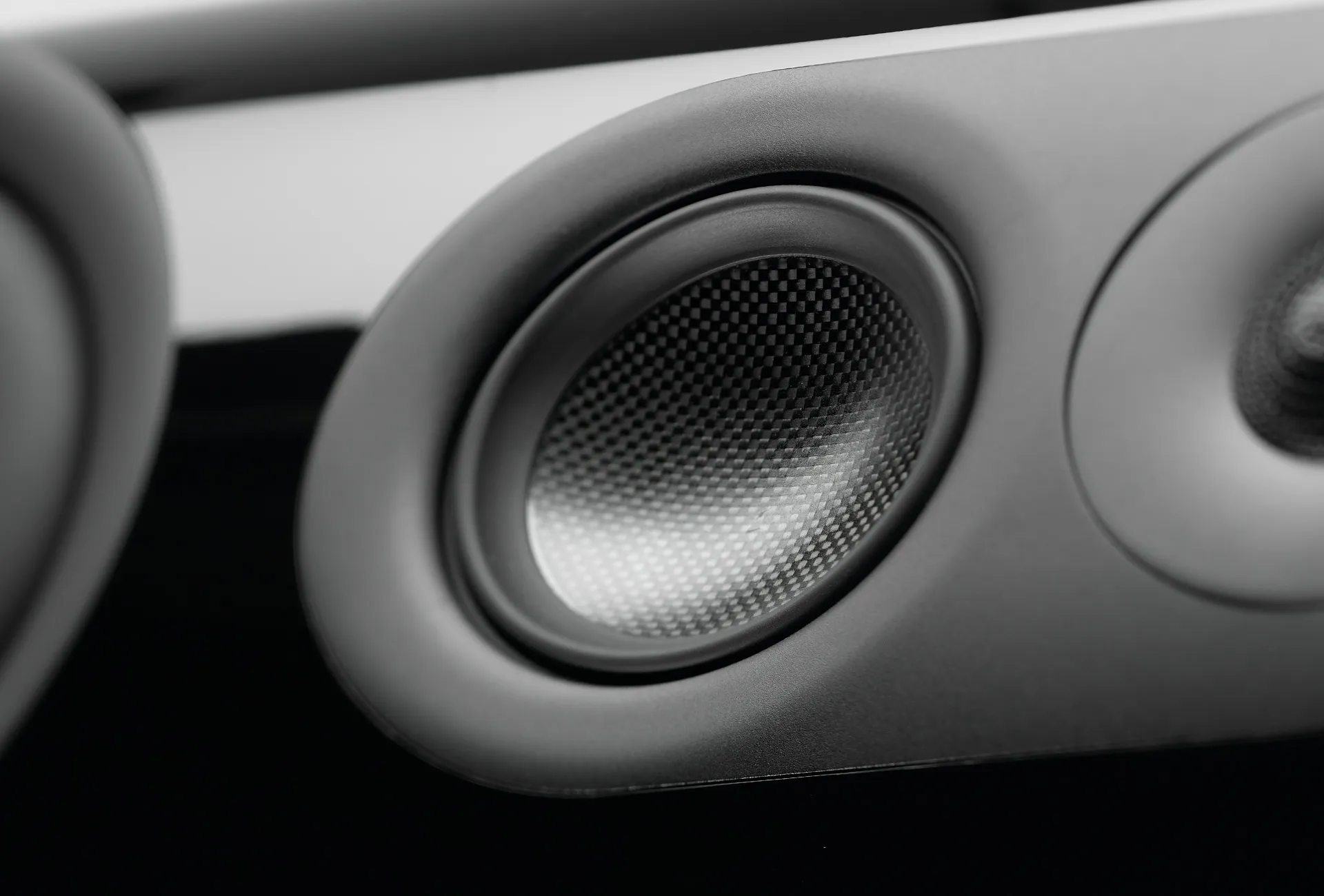 nuVero nova 7 schwarz Detailaufnahme Hochtöner