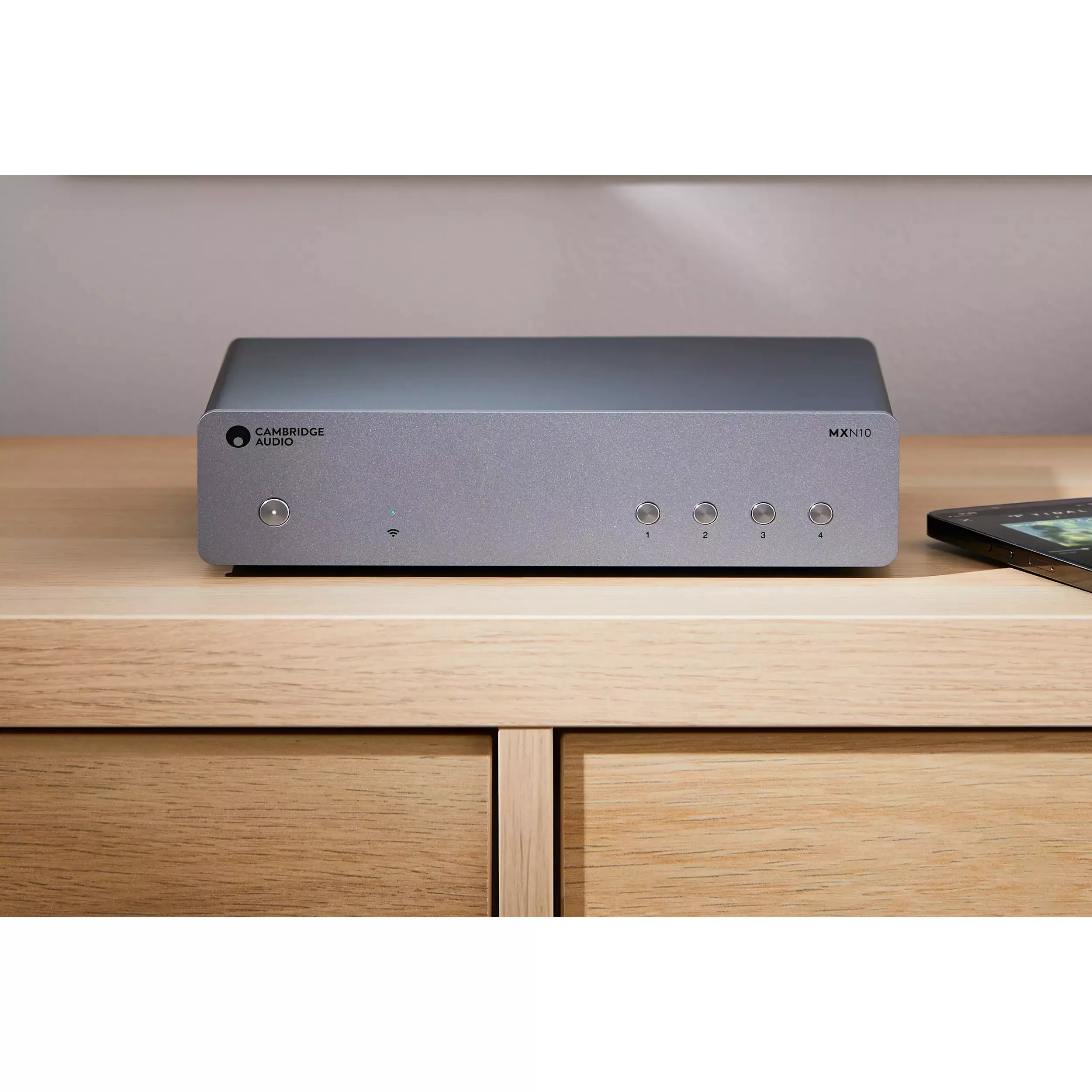 Cambridge Netzwerkplayer grau Vorderseite Ambiente