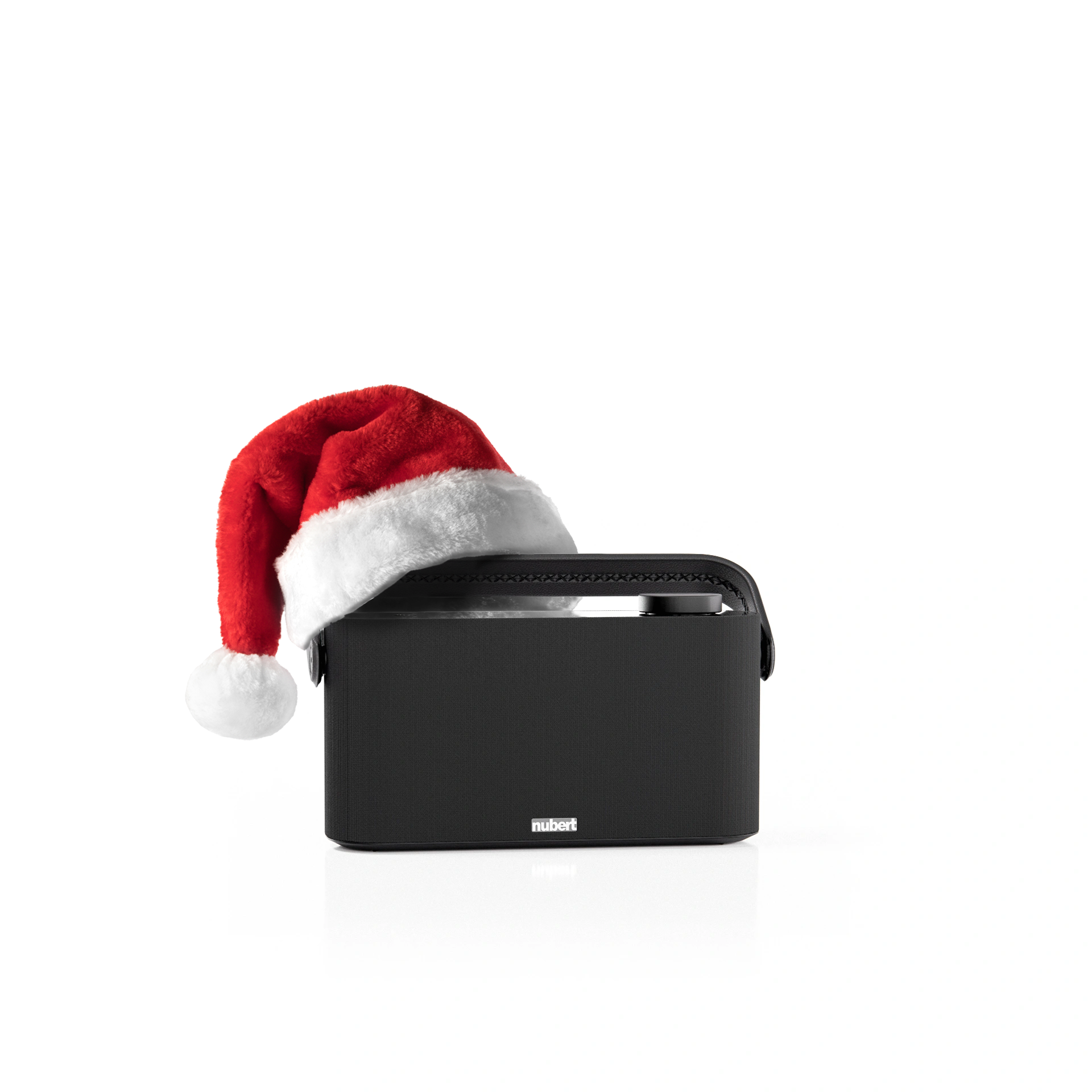 nuGo! ONE+ mit Weihnachtsmütze