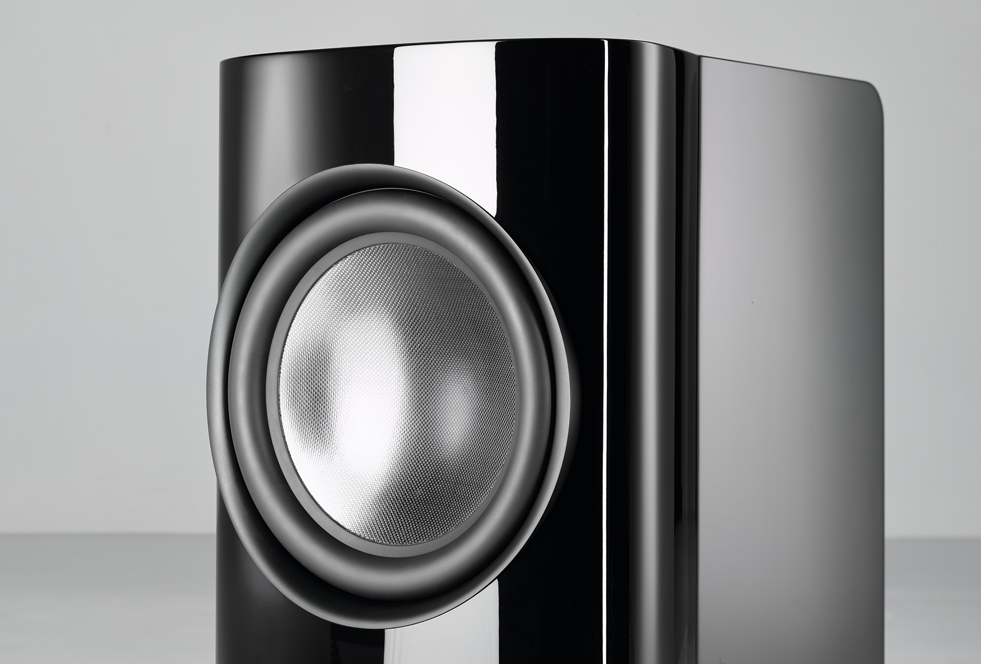 nuVero nova 1w Schwarz Tieftöner Detailansicht